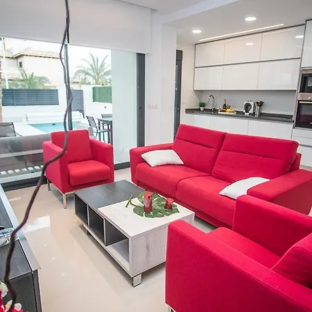 Deluxe La Marina Villa *