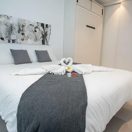 Deluxe La Marina